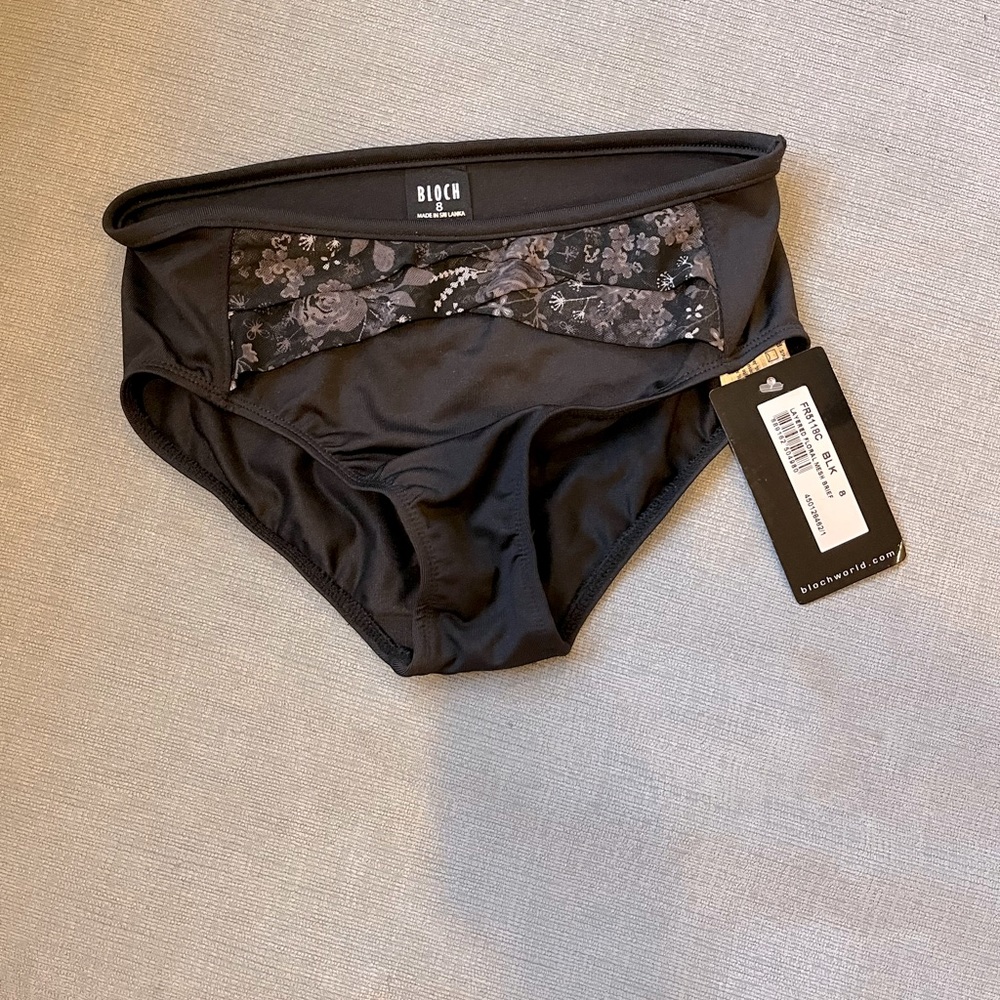 Bloch dance brief size 8